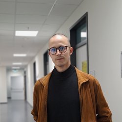 Porträtbild des Dozenten