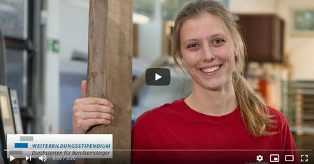 Screenshot des Youtube-Videos mit Janina Kühr, Stipendiatin im Weiterbildungsstipendium
